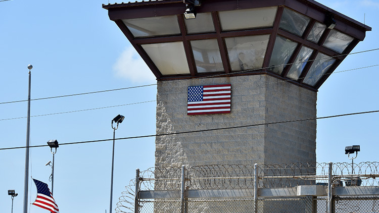 El Pentágono confirma el envío de 10 presos de Guantánamo a Omán