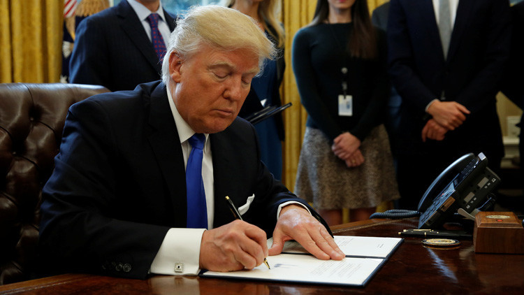 Trump podría firmar decretos sobre inmigración para restringir el acceso de refugiados