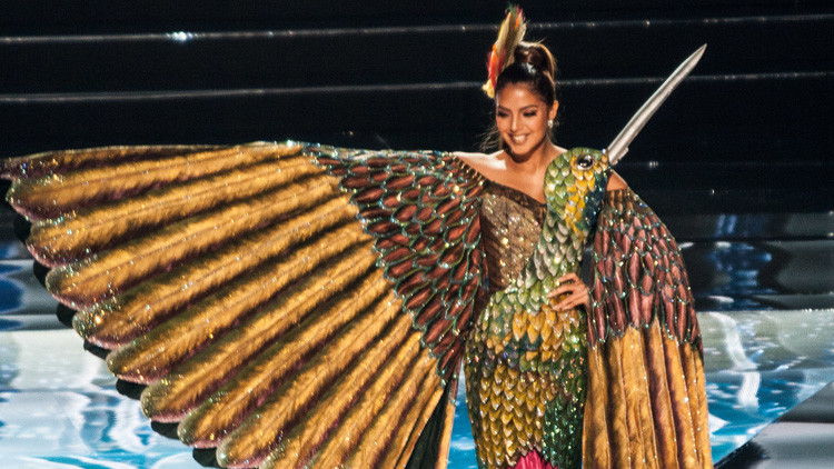 Las bellezas de América Latina lucen los trajes nacionales en el concurso Miss Universo 