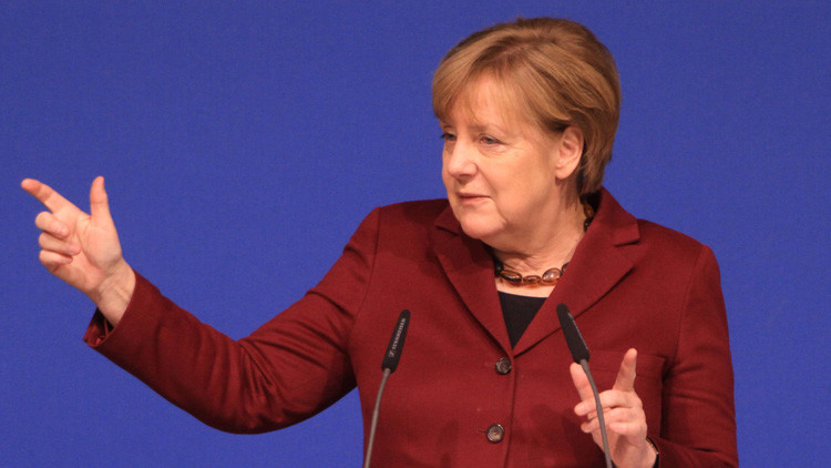 "No es justificada": Merkel critica la prohibición migratoria de Trump
