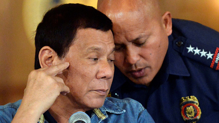 La Policía filipina suspende su operativo antidrogas y declara la guerra a los policías "canallas"