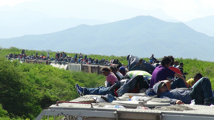 México: habitantes de Tierra Blanca se inconforman contra 'muro antiinmigrante' que cruza su ciudad
