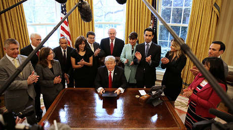 Trump firma una orden ejecutiva para bloquear nuevas regulaciones gubernamentales