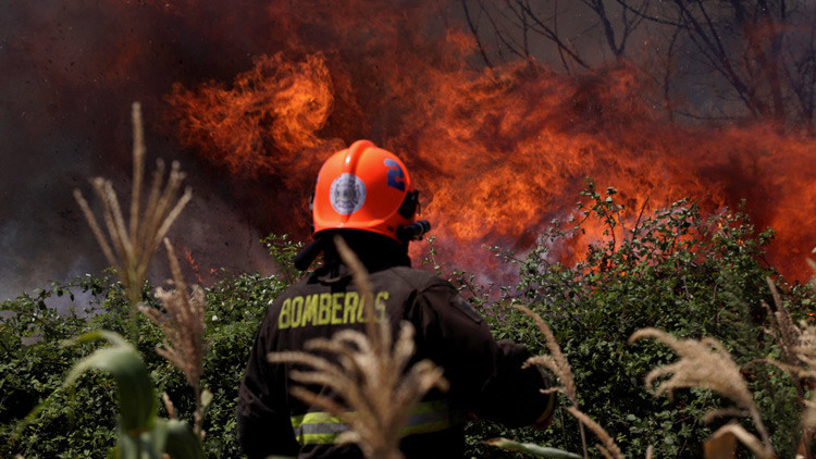 Un dron capta las devastadoras consecuencias de los incendios forestales en Chile (VIDEO)