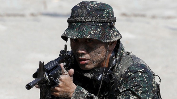 El presidente de Filipinas va a "permitir" a los militares unirse a la guerra antidroga