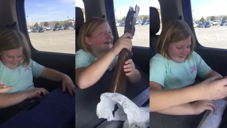 "Su reacción te hará llorar": Regalan a una niña de 10 años un arma letal (VIDEO) 