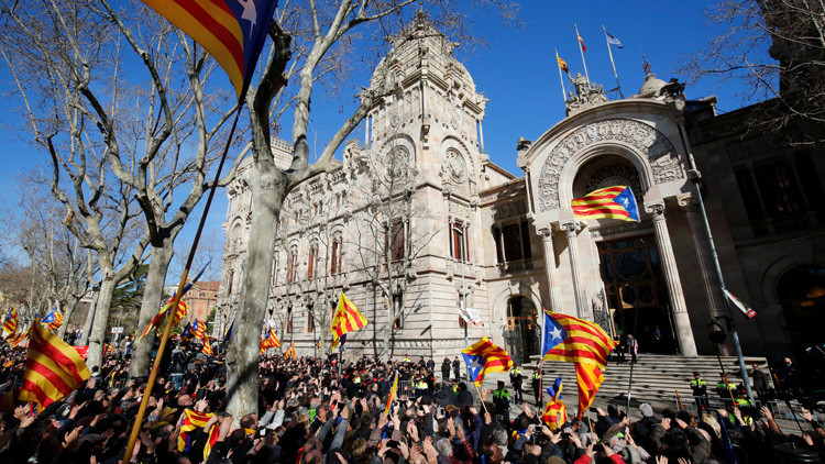  El Gobierno español, dispuesto a acabar con el referéndum catalán: ¿hasta dónde podría llegar?
