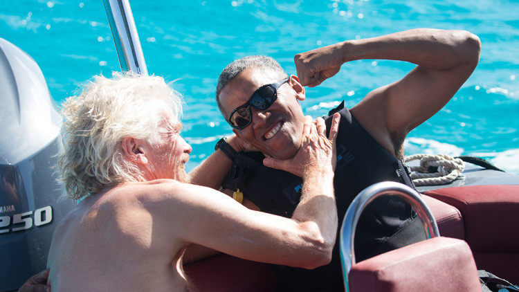 Video: Obama desafía al multimillonario Richard Branson sobre las olas