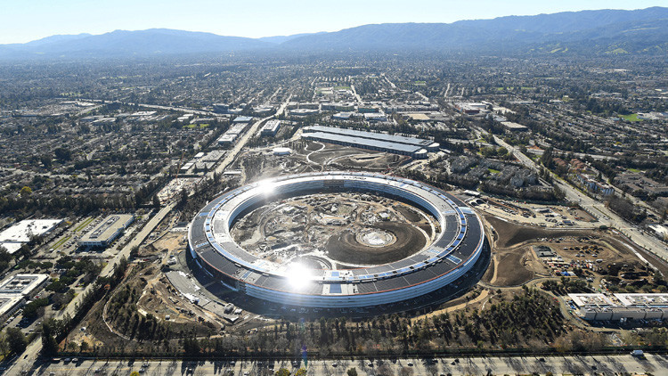 Apple exige una sede con puertas sin umbral para que sus trabajadores "no se distraigan"