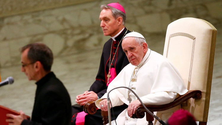 El papa Francisco reconoce que en el Vaticano "hay corrupción", pero está "en paz"