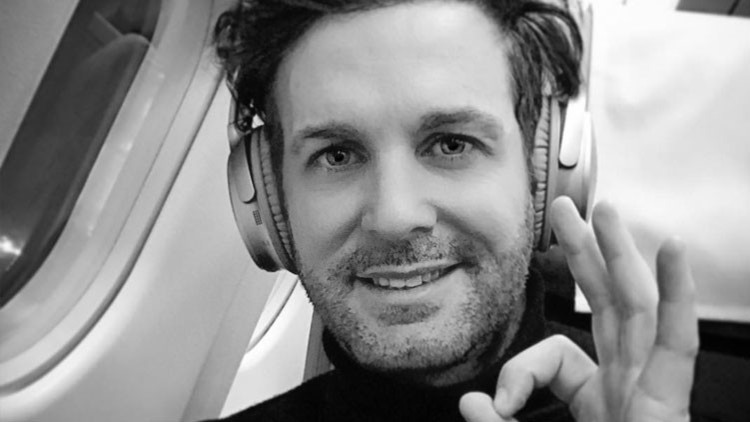 Un cantante argentino graba la explosión en el avión de Aerolíneas Argentinas