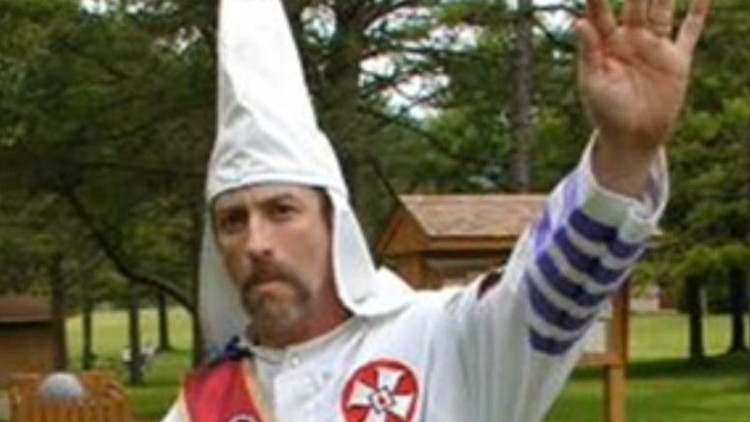 El 'mago imperial' del Ku Klux Klan muere en extrañas circunstancias 