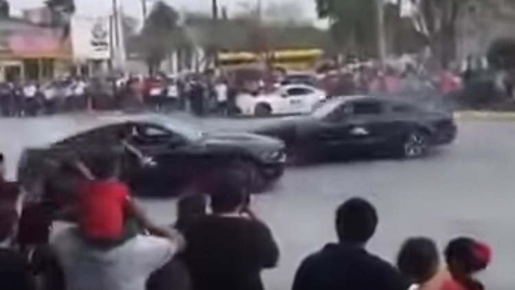 Un conductor arrolla a varios espectadores durante evento automovilístico en México (FUERTE VIDEO)