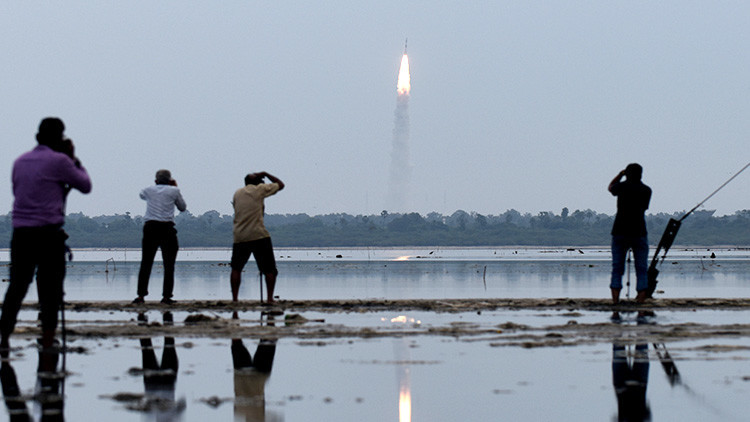 Récord espacial: La India lanza al espacio 104 satélites simultáneamente (video)