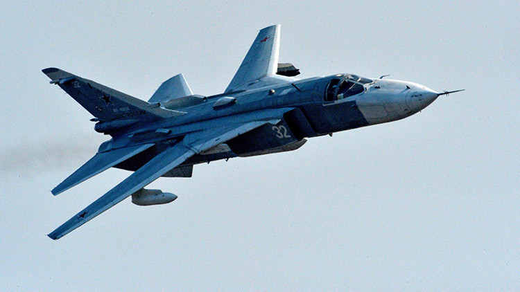 Dos cazas rusos Su-24 vigilan una fragata española de la OTAN en el mar Negro