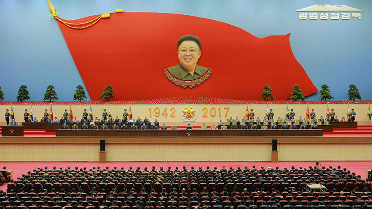Corea del Norte celebra el 75.° aniversario del nacimiento de Kim Jong-Il (video, fotos)