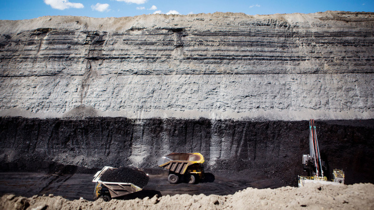 Trump revoca una regulación de minería del carbón de Obama