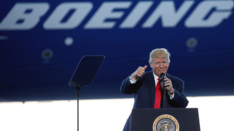 Trump indigna a las mujeres: "¿Qué puede verse tan hermoso a los 30? ¡Un avión!"