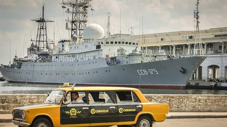 Oficiales de EE.UU. se burlan del buque ruso Víktor Leónov sin saber de qué se ríen