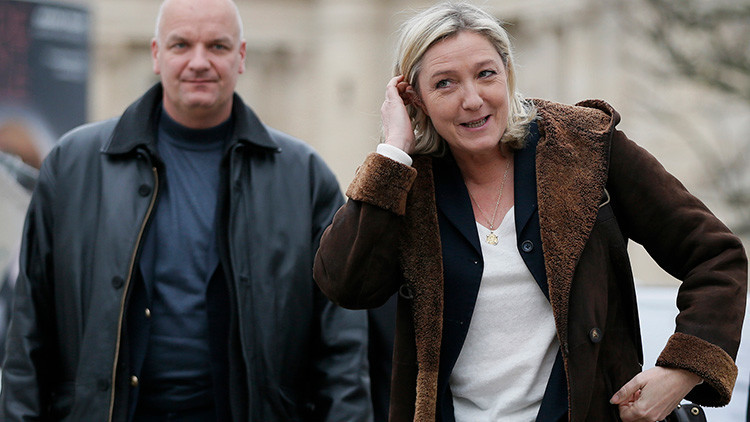 Arrestan a la jefa de gabinete de Marine Le Pen por supuesta malversación