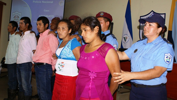 "Sanar a través del fuego": Fanáticos religiosos queman a una joven en la hoguera en Nicaragua