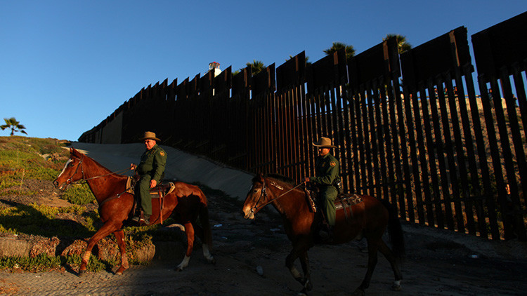 Cementera mexicana tendría "la mejor disposición" de proveer material al muro de Trump