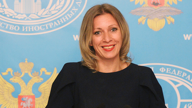 "¿Y si se entera la CNN?": Zajárova bromea con el embajador de EE.UU. sobre sus reuniones con rusos