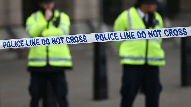 Un hombre mata a cuchilladas a una mujer en Reino Unido y luego se suicida
