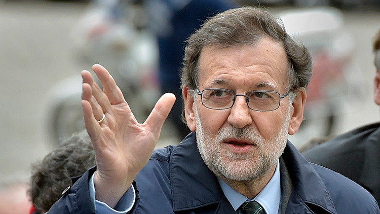 "Bueno, no, hombre…": Así esquiva Rajoy una pregunta en inglés de un periodista de la BBC