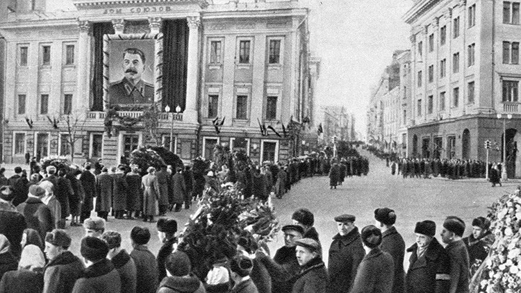 Nunca visto: Publican un video único en color del cortejo fúnebre de Iósif Stalin