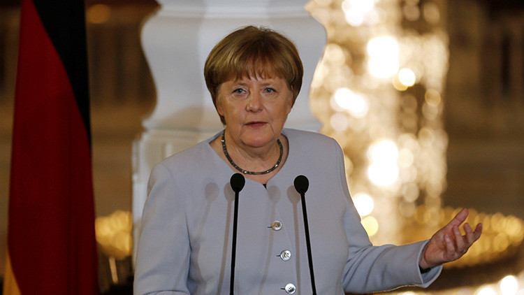 "Totalmente absurdo": Merkel se pronuncia tras ser acusada por Erdogan de apoyar al terrorismo
