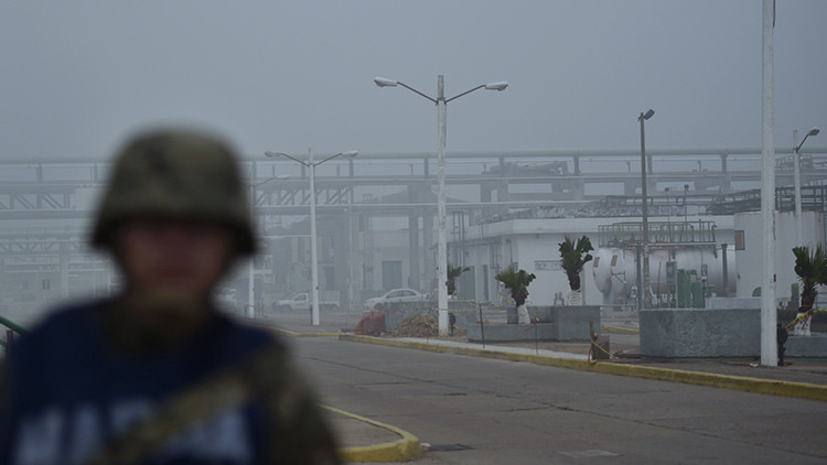 Explosión en una refinería de Pemex deja al menos ocho heridos