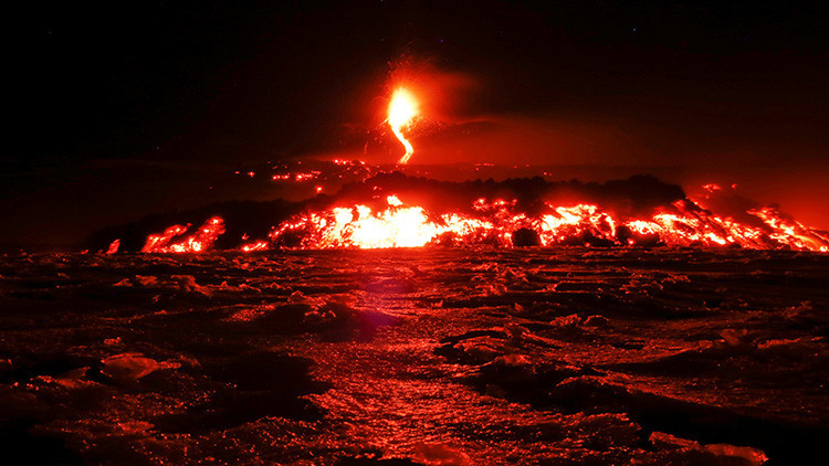 Erupción del Etna deja heridos a varios turistas y periodistas (VIDEOS)