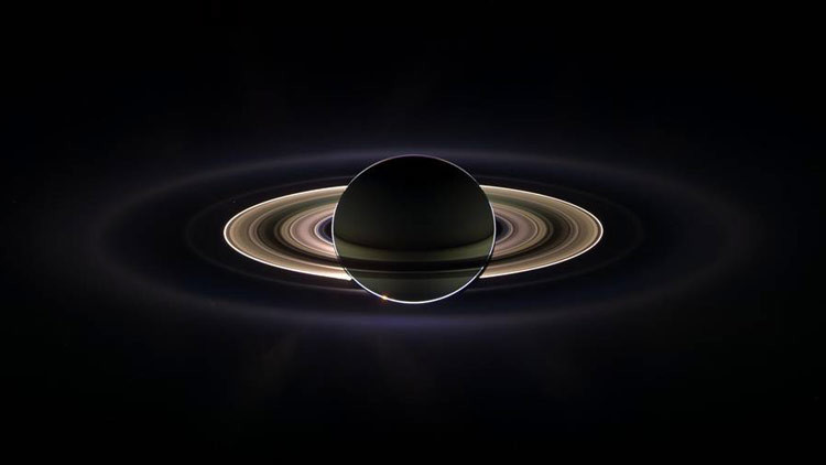 La misión Cassini de la NASA detecta burbujas en Saturno (VIDEO)
