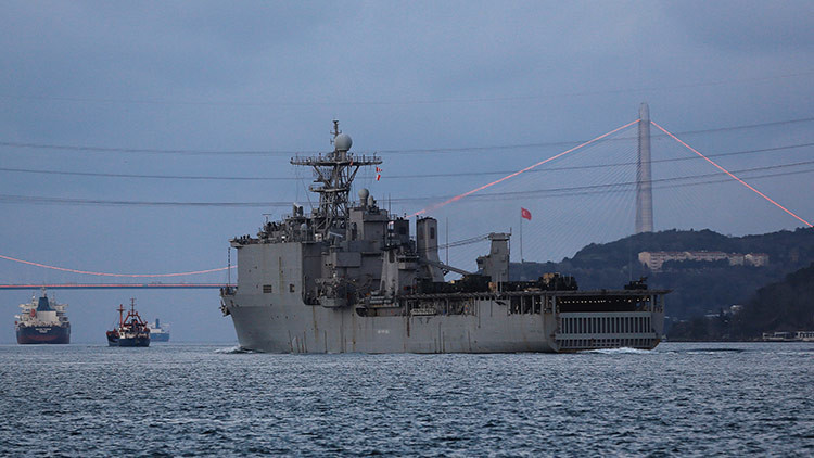 Un buque de asalto anfibio de EE.UU. entra en el mar Negro (FOTOS)