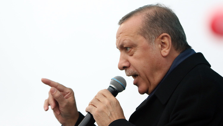 Erdogan advierte que Turquía puede revisar las relaciones con una Europa "racista, fascista y cruel"