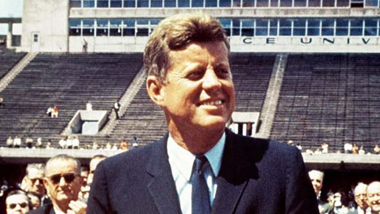 Subastan documentos que exponen la fascinación de Kennedy por Hitler