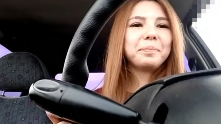 "¡Hola! ¿Cómo están?": Una joven transmite en vivo su muerte mientras conduce su automóvil (VIDEO)