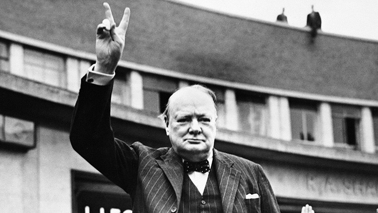 "Churchill tiene las manos igual de manchadas de sangre que Hitler"