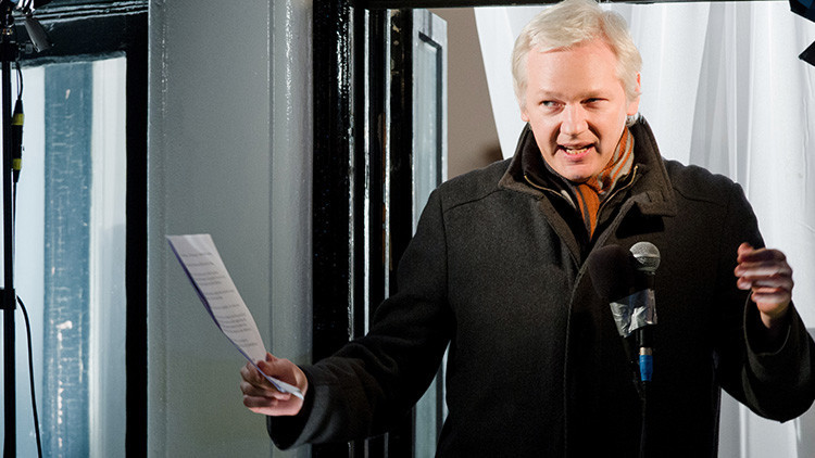 Assange ridiculiza las críticas del director de la CIA sobre WikiLeaks