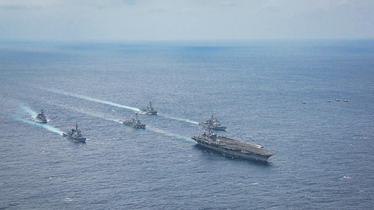 El portaaviones estadounidense USS Carl Vinson llega al mar del Japón