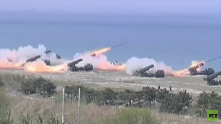 Corea del Norte difunde impresionantes imágenes de su poderío militar (Video)