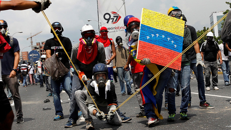 "Campaña de heces contra policías venezolanos busca su eliminación simbólica"