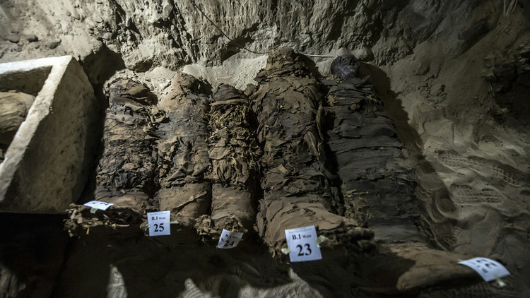 Descubrimiento "sin precedentes": encuentran 17 momias en el centro de Egipto