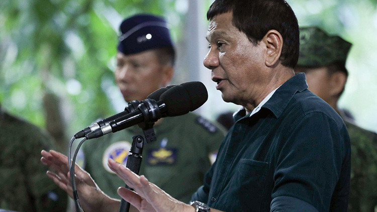 Duterte sostiene que sus militares pueden violar a mujeres como estímulo para eliminar el terrorismo