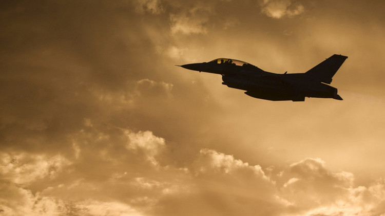 EE.UU.: Un caza F-16 se estrella en Texas (Video)