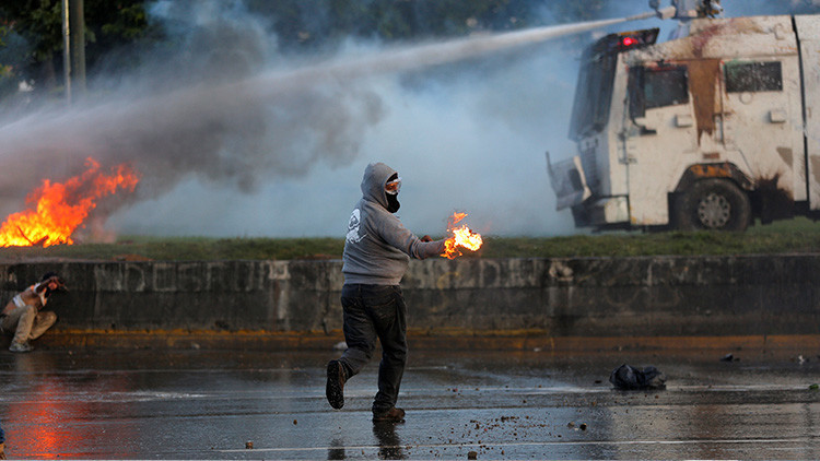 Una persona muere calcinada y dos sufren quemaduras en una protesta opositora en Venezuela