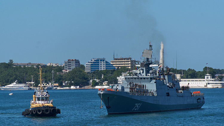 La fragata rusa Admiral Essen se dirige a las costas de Siria (VIDEO)