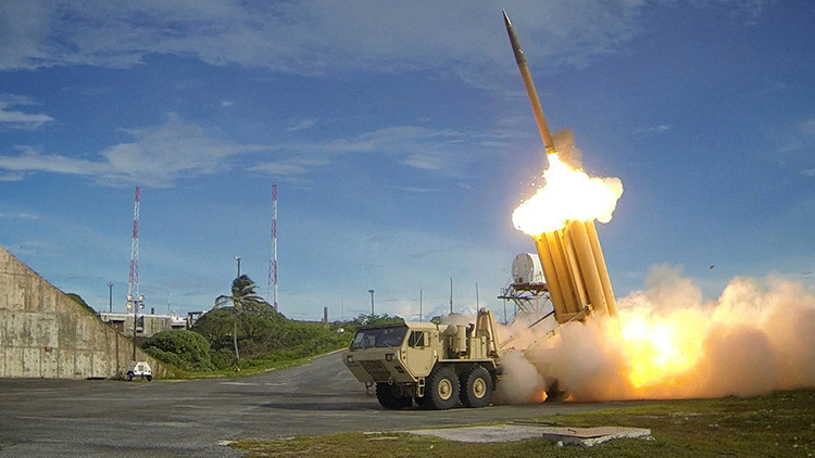 El THAAD derriba el primer misil de rango intermedio sobre Alaska