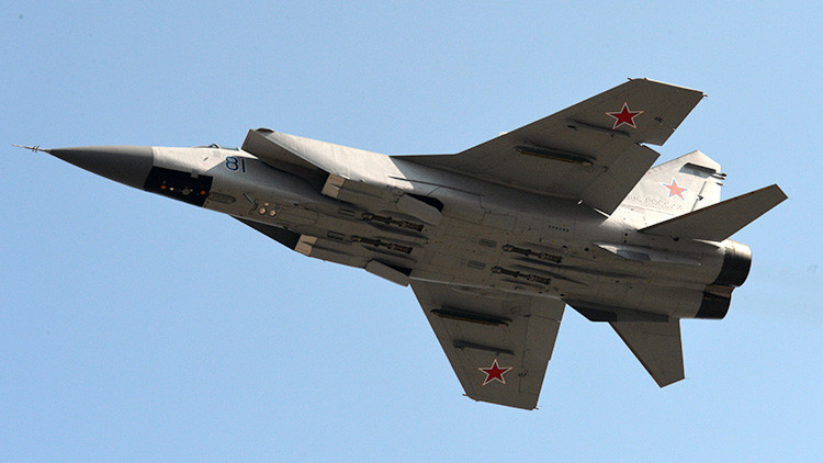 Cazas MiG-31 rusos destruyen un misil de crucero supersónico en la estratosfera